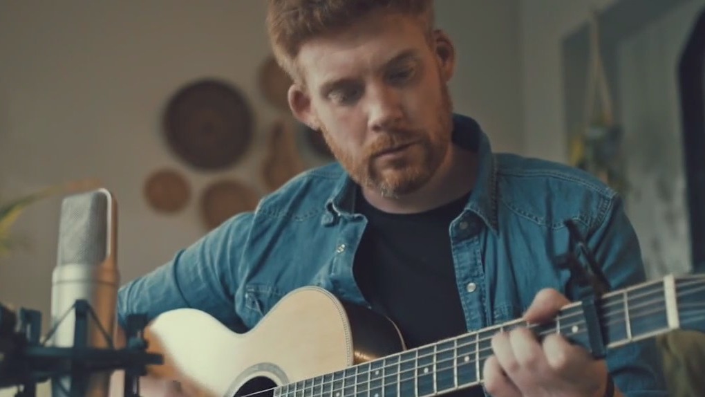 Pat Byrne performs 'Only a Man'