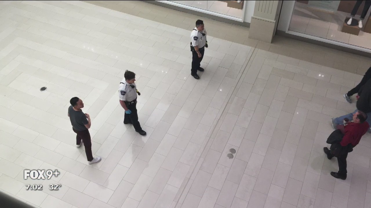 Child thrown or pushed from third level on Mall of America