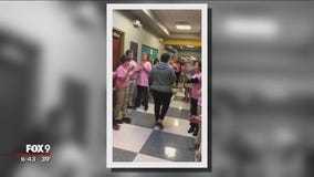 100s of middle schoolers show support for Cologne, Minn. band teacher starting chemotherapy
