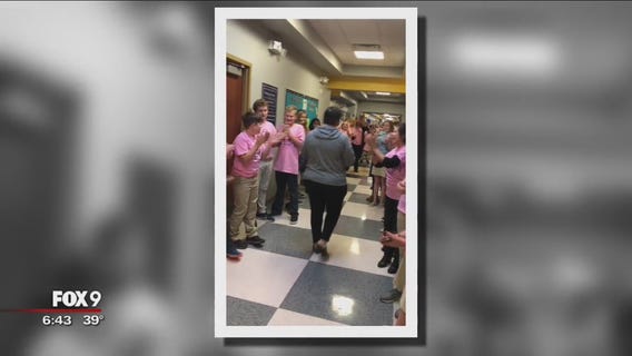 100s of middle schoolers show support for Cologne, Minn. band teacher starting chemotherapy