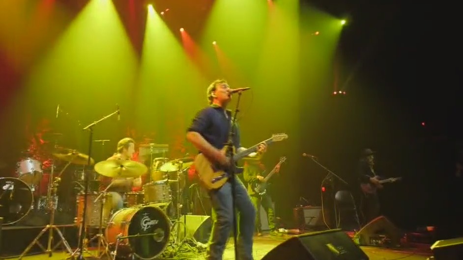 Bruce Smith performs 'See You in the Movies'