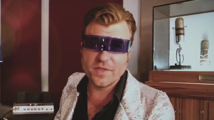 Mr. Linen performs 'Space Kung Foo'