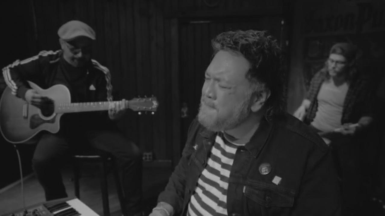 Nakia performs 'Unstoppale (Acoustic Version)'