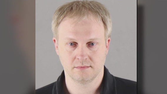 Calls for resignation after senator arrested in child sex sting