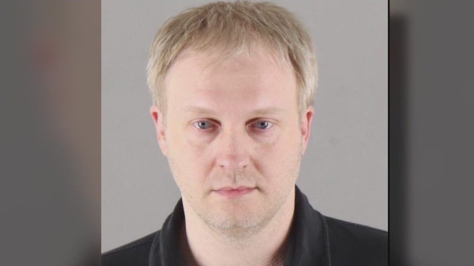 Calls for resignation after senator arrested in child sex sting