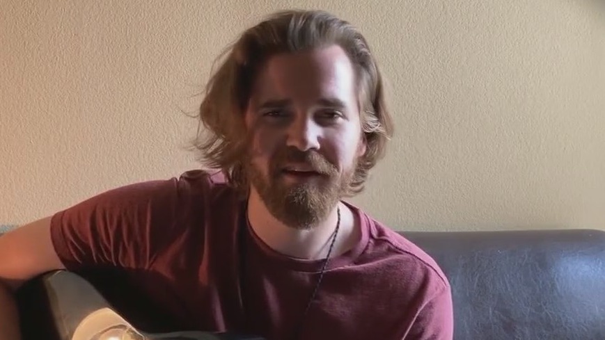 Jeremy Parsons performs Tickin'