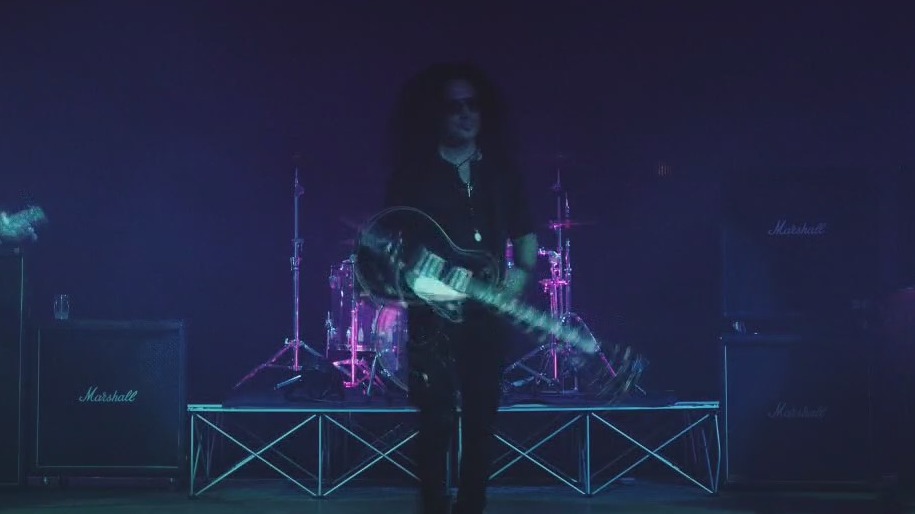 Chris Perez Band performs 'Pushing Ahead'