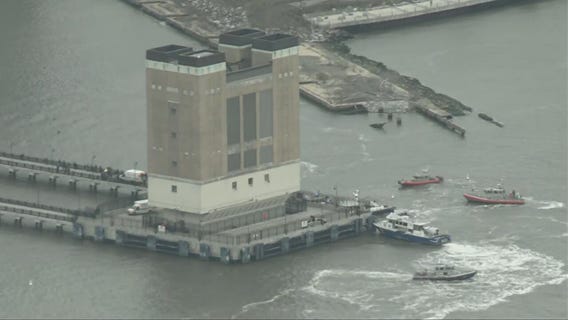 Helicopter crashed into Hudson River in NYC [RAW]