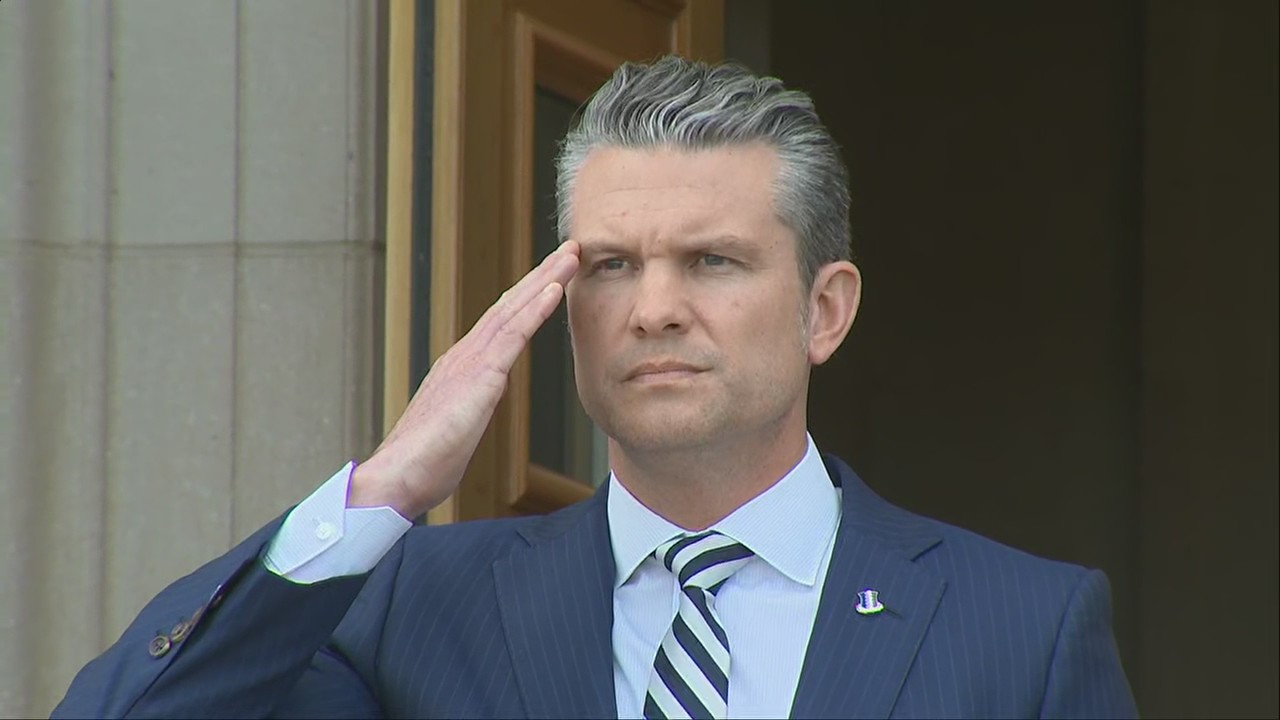Sec. Hegseth greets El Salvador officials [RAW]