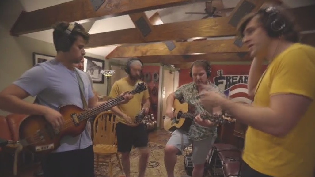 The 502's perform 'Waves'