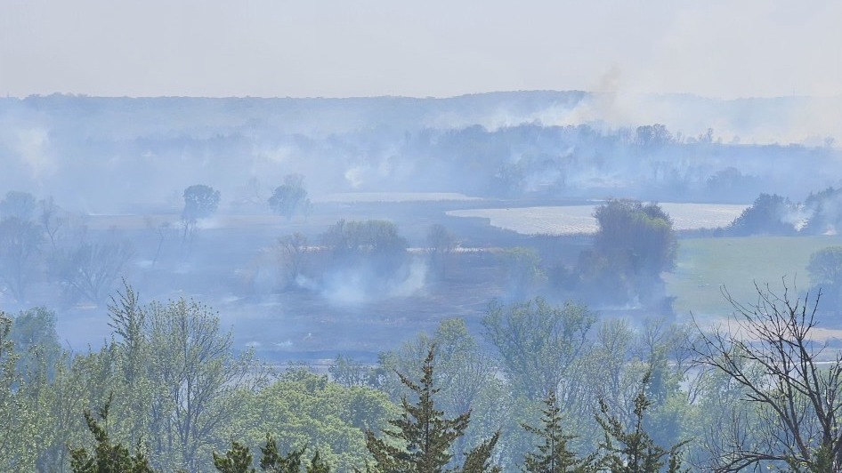 Minnesota brush fire burns 150 acres