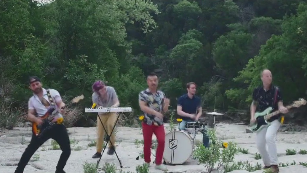 AZXO performs 'Idle Mind'