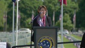 Sen. Klobuchar speaks at Ft. Snelling Memorial Day [RAW]