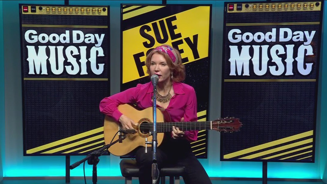 Sue Foley performs 'The Ice Queen'