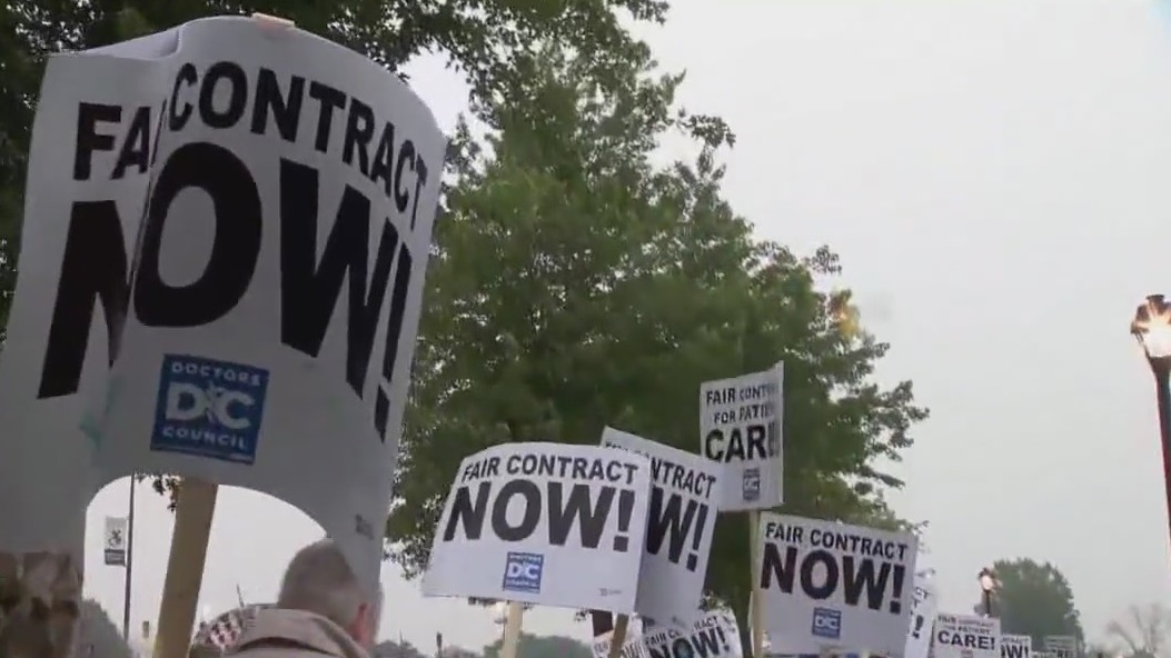 Allina union doctors picket for fair contract