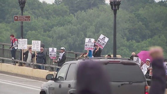 Mpls protesters demand end to immigration raids