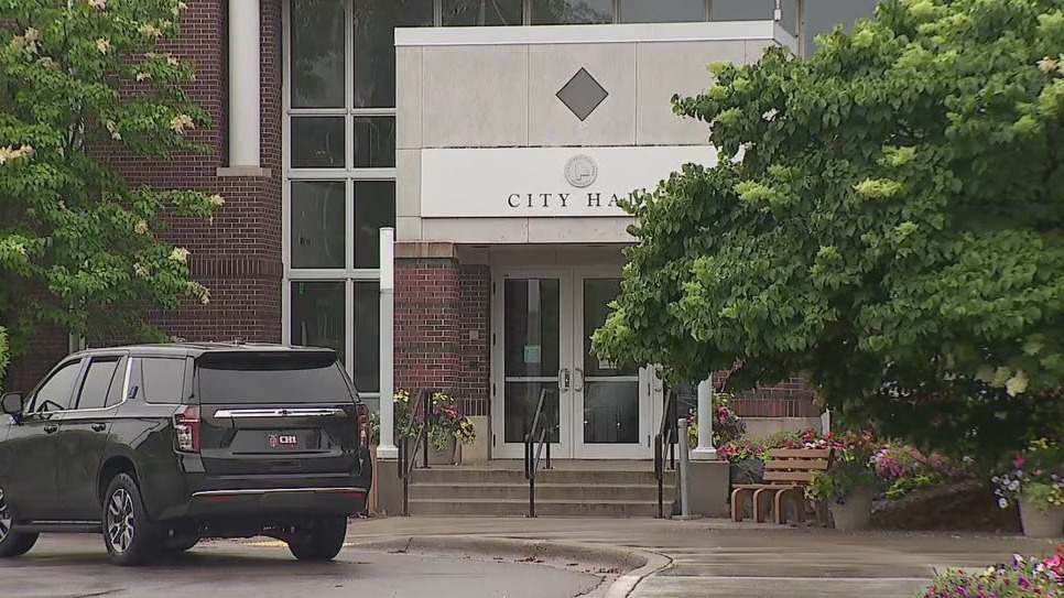 MN lawmaker shootings: Authorities warn suspect dressed as officer