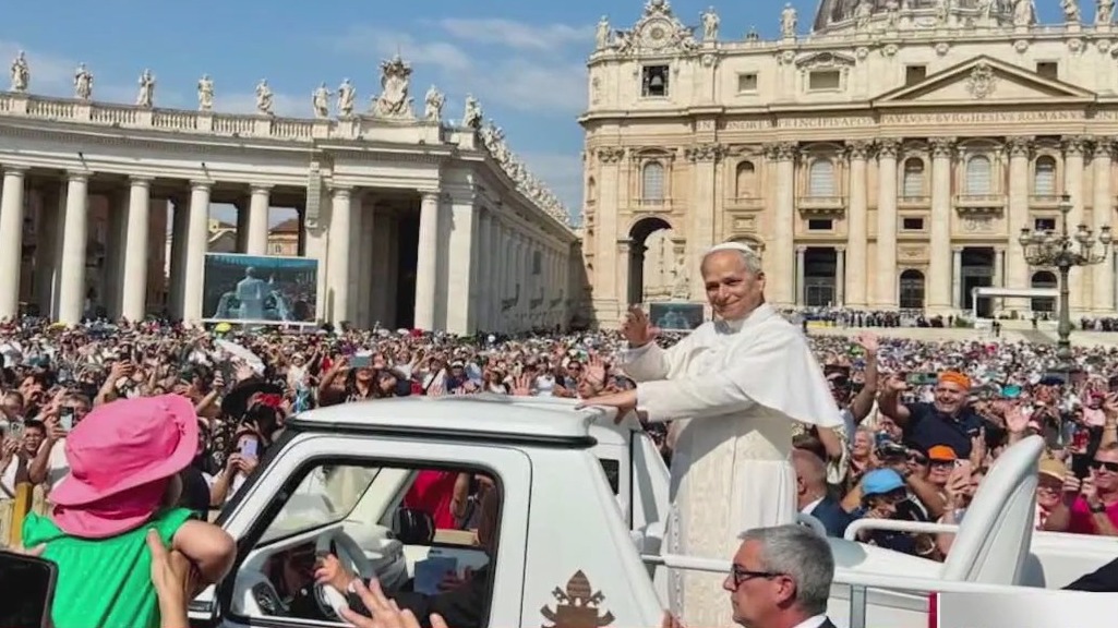 Pope Leo joins White Sox chants with MN students