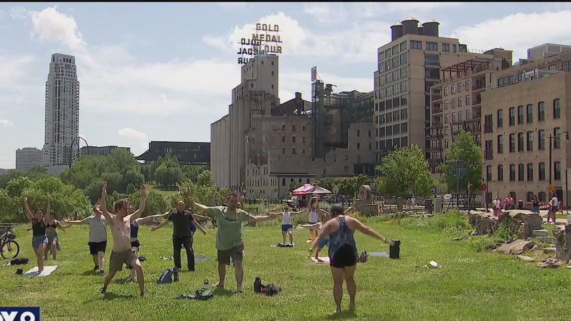 Minneapolis funnels folks downtown for 4th of July for fun