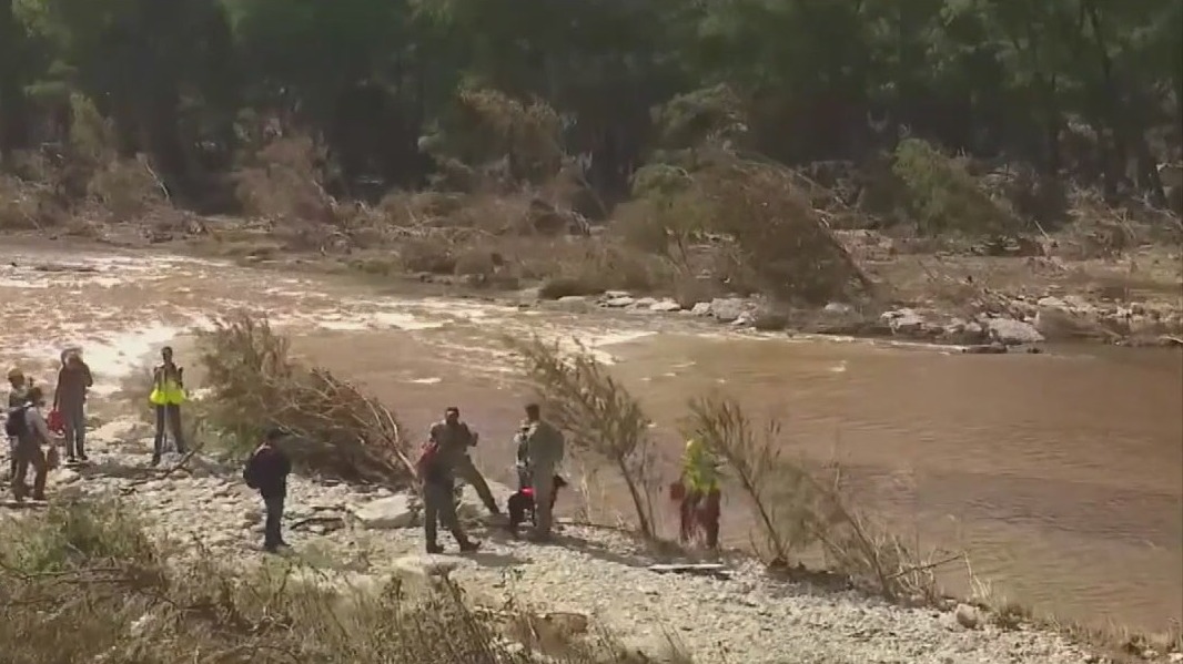 Texas floods: Search for victims resumes