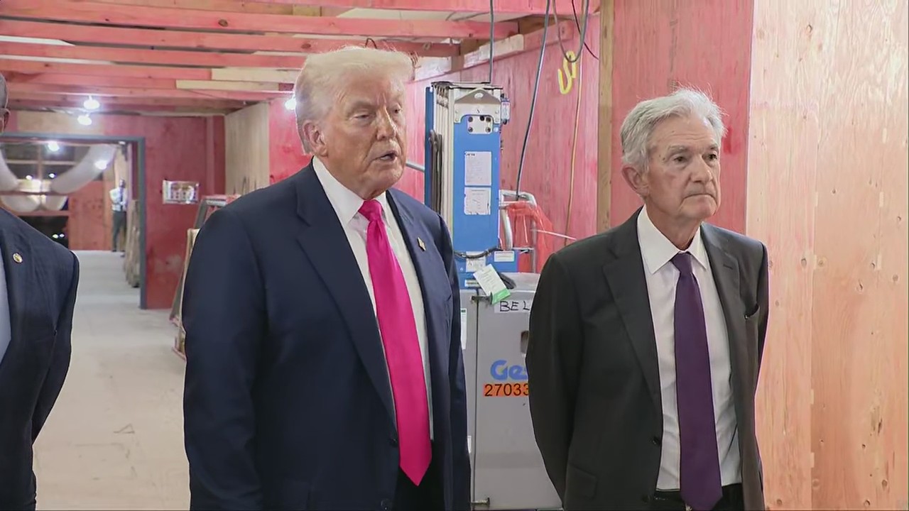 President Trump calls on Federal Reserve to lower interest rates [RAW]