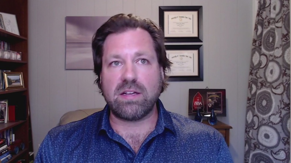 Teacher rewrites Shakespeare books with modern language