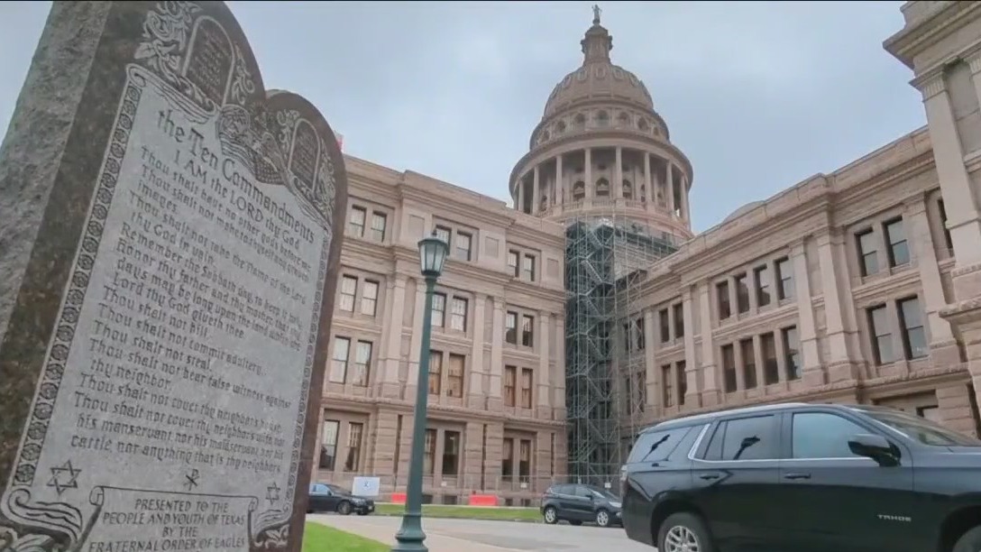 Senate bill aims to prominently display the 10 Commandments in Texas classrooms