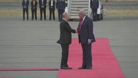 Trump, Putin shake hands after arriving in Alaska [RAW]