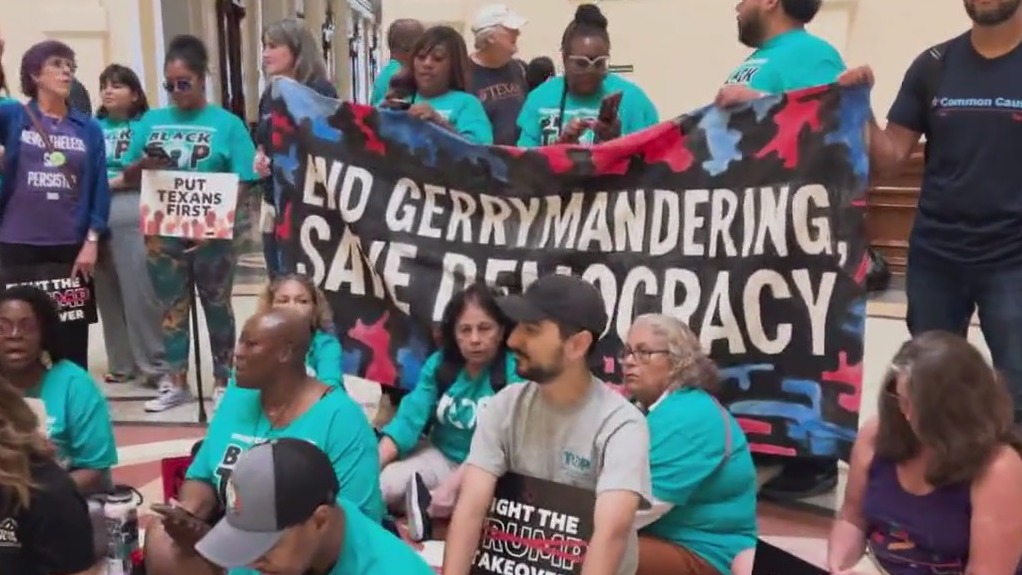 Texas lawmakers push redistricting bill