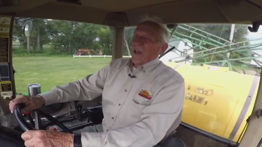 Meet Minnesota?s ?singing farmer?