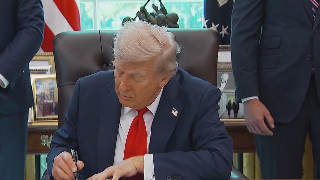 Pres. Trump looks to fire Fed governor