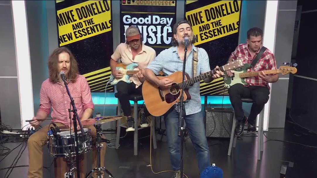 Mike Donello and the New Essentials perform 'Future with You'