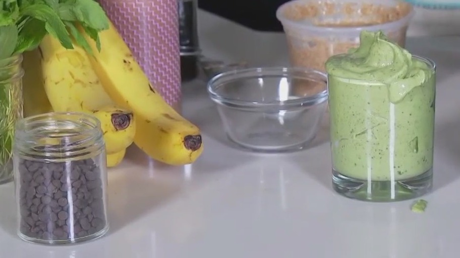 Mint chocolate chip smoothie recipe from FOX 7's Tierra Neubaum