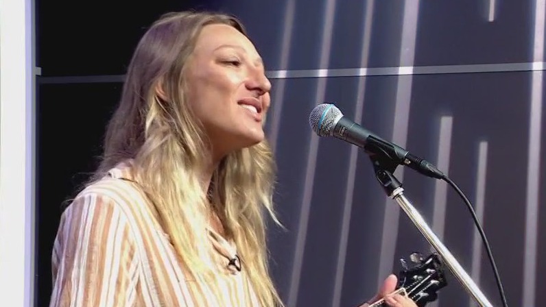 Carly Jo Jackson performs "Feel It"