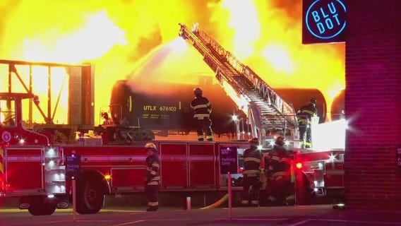 NE Minneapolis fire burns commercial buildings