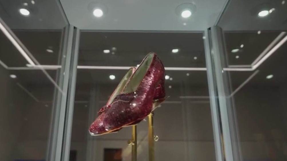 'Ruby Red Handed" documentary details theft of Wizard of Oz slippers ...