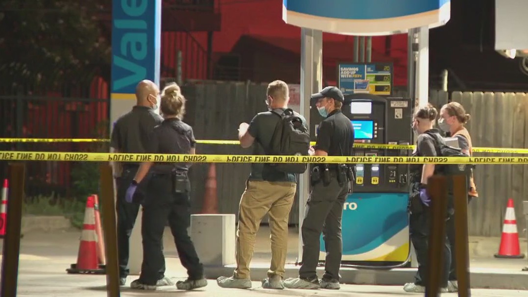 1 dead in homicide at E. Austin gas station
