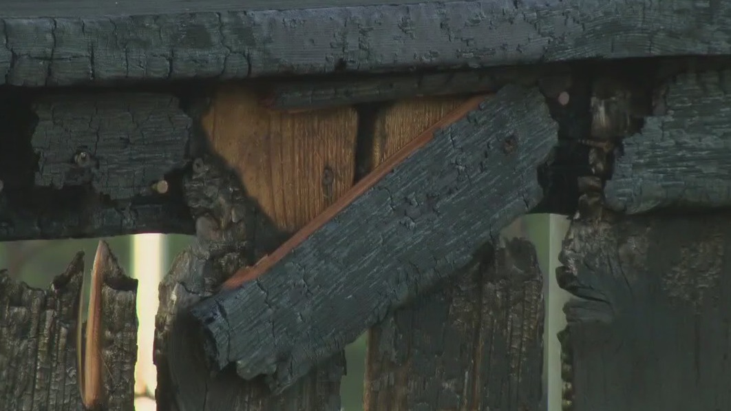 2-alarm brush fire damages two W Austin homes