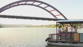 Floaties: Floating saloon on Lake Austin