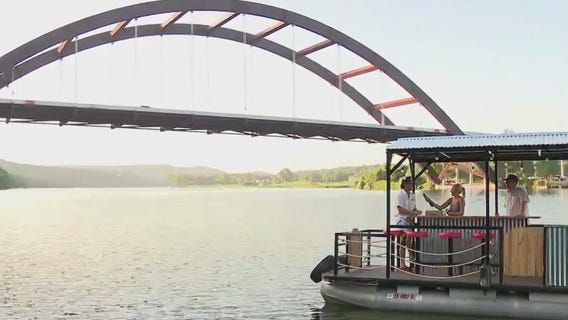 Floaties: Floating saloon on Lake Austin
