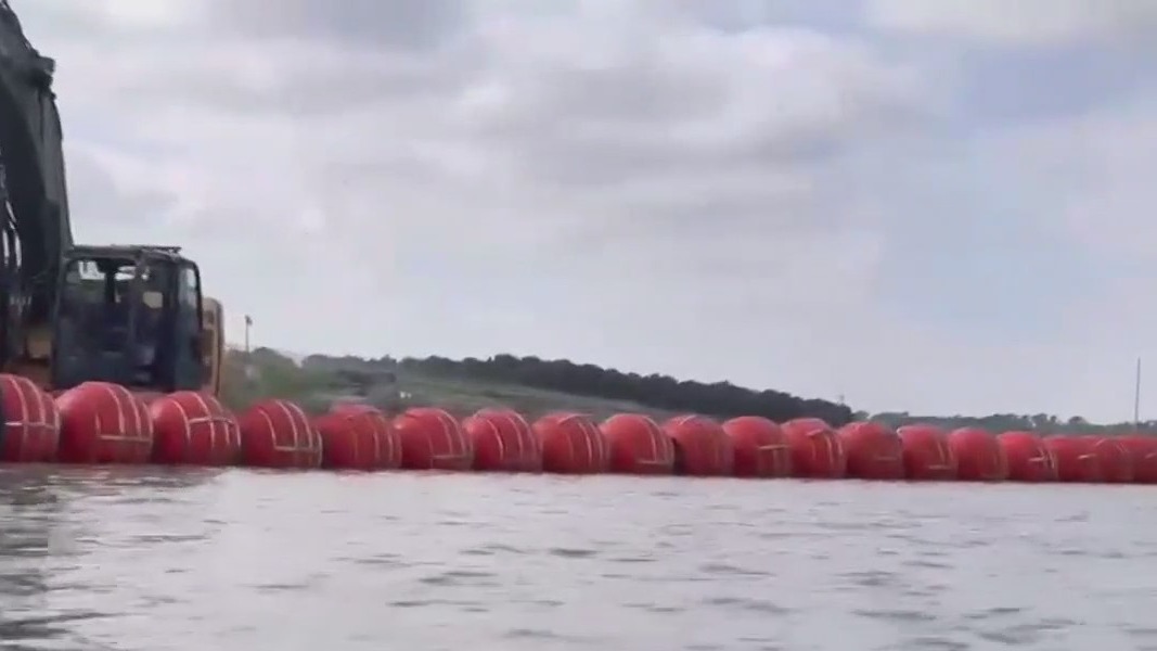 Floating border barrier in Rio Grande River