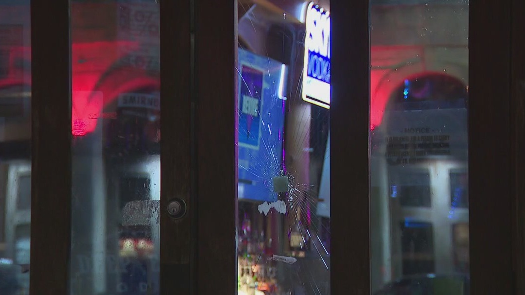 2 injured after gun goes off at downtown bar
