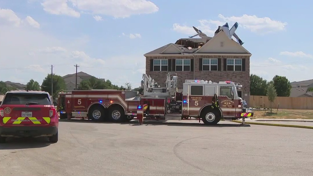 Plane crashes into vacant Georgetown home