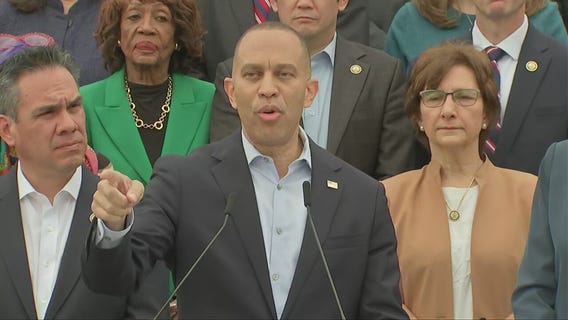 House Democrats press conference as shutdown looms [RAW]
