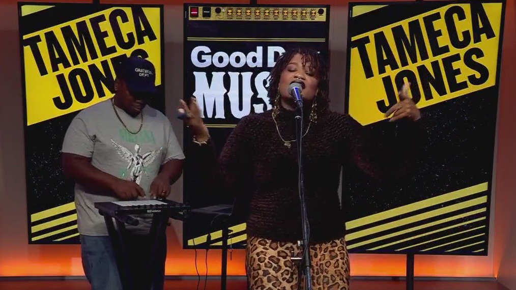Tameca Jones performs 'Dinero'