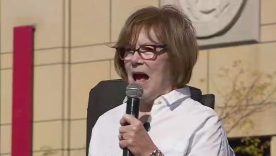 Tina Smith at No Kings rally: 'We love this country, and we want to keep it.'