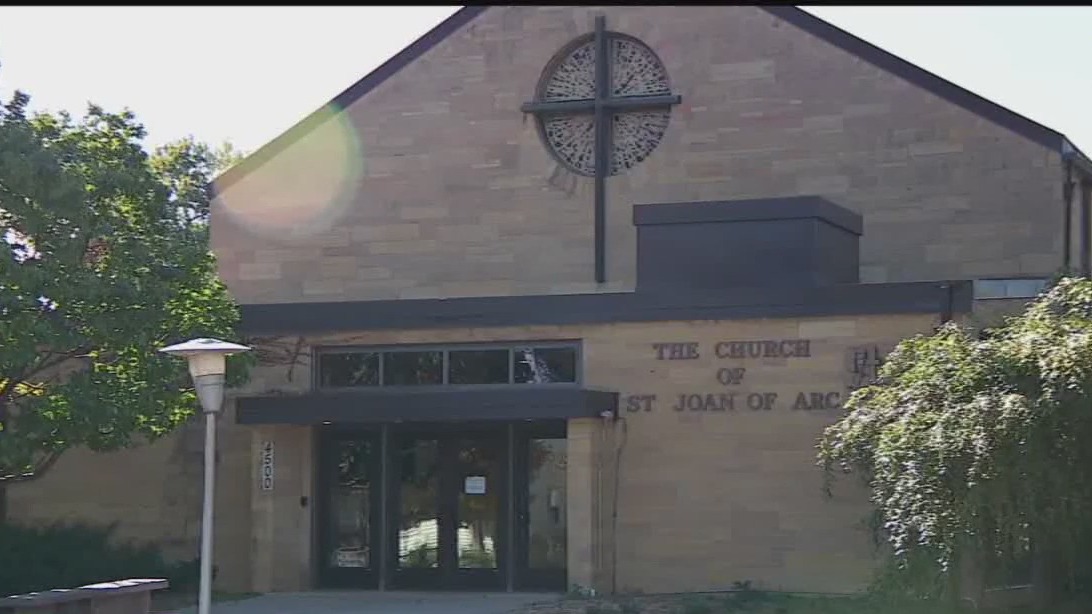 2 men robbed by group leaving Minneapolis church