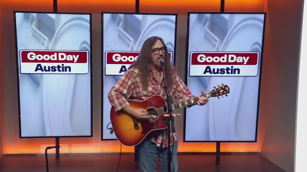 Mark Allan Atwood performs 'Little More Love'