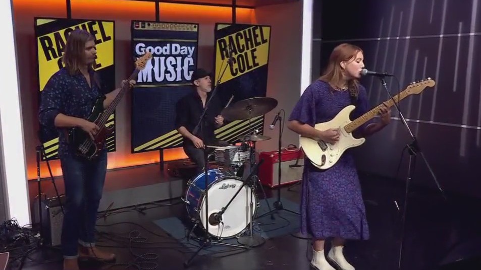 Rachel Cole performs 'Jenny'