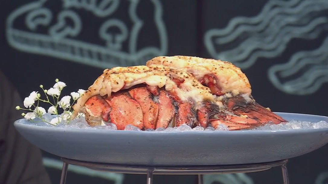 Pearl & Fun Oyster Bar serves up shellfish